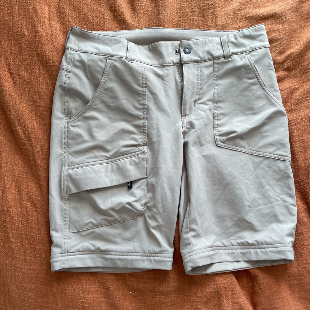 Columbia khaki hiking cargo shorts